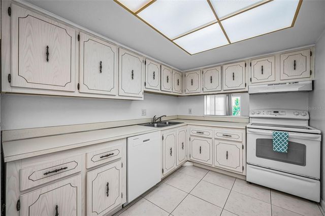 4908 38TH WAY S 204, St Petersburg, FL 33711