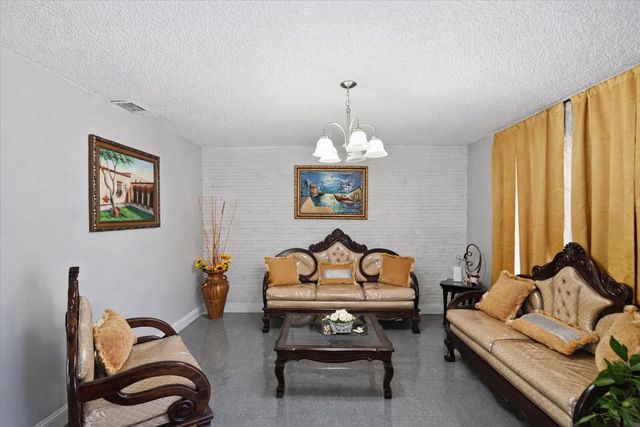 640 SW 68th Terrace, Pembroke Pines, FL 33023