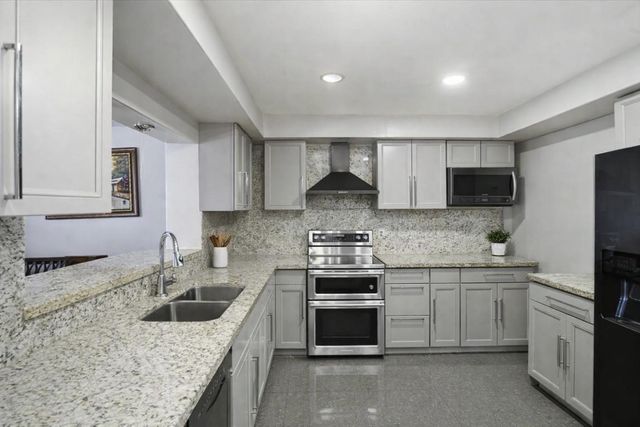 640 SW 68th Terrace, Pembroke Pines, FL 33023