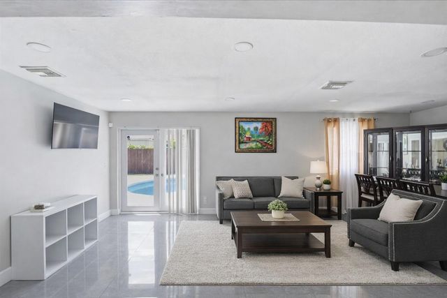 640 SW 68th Terrace, Pembroke Pines, FL 33023