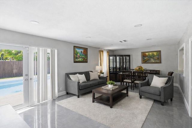 640 SW 68th Terrace, Pembroke Pines, FL 33023