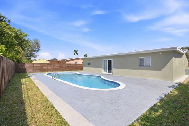 640 SW 68th Terrace, Pembroke Pines, FL 33023