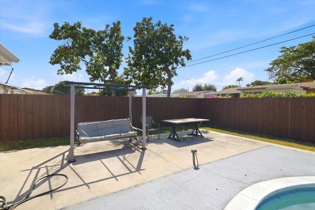 640 SW 68th Terrace, Pembroke Pines, FL 33023