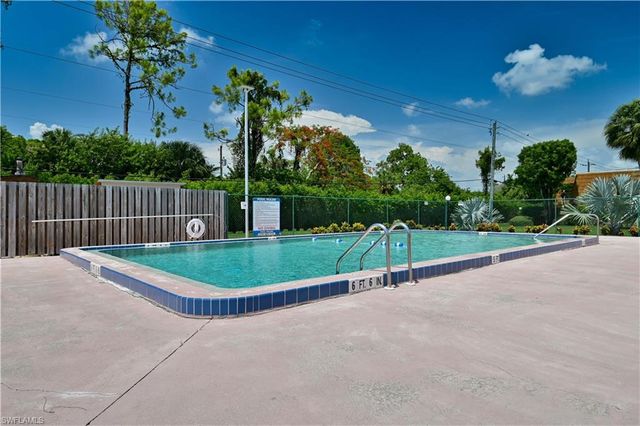 1520 Park Meadows DR 2, Fort Myers, FL 33907
