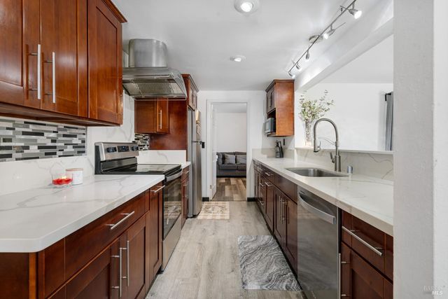 128 Evelyn Cir, Vallejo, CA 94589