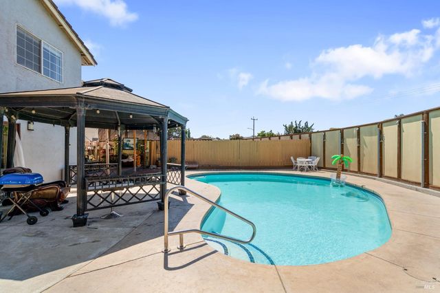 128 Evelyn Cir, Vallejo, CA 94589