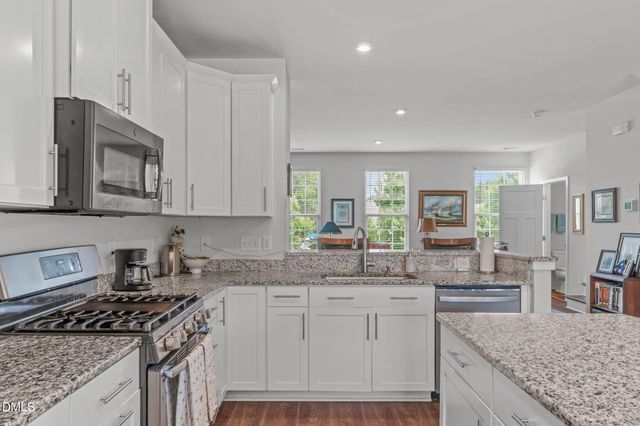 1092 Ambergate Station, Apex, NC 27502