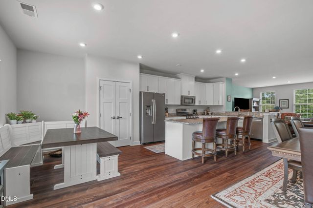 1092 Ambergate Station, Apex, NC 27502