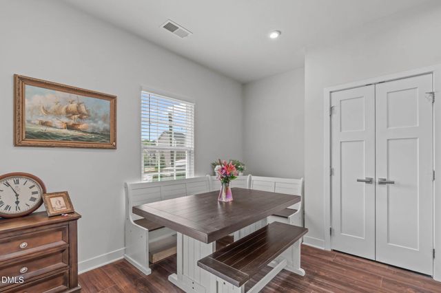 1092 Ambergate Station, Apex, NC 27502