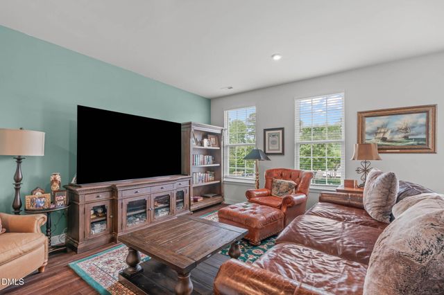 1092 Ambergate Station, Apex, NC 27502