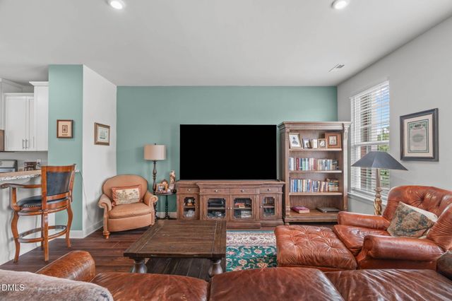 1092 Ambergate Station, Apex, NC 27502