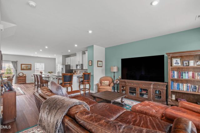 1092 Ambergate Station, Apex, NC 27502