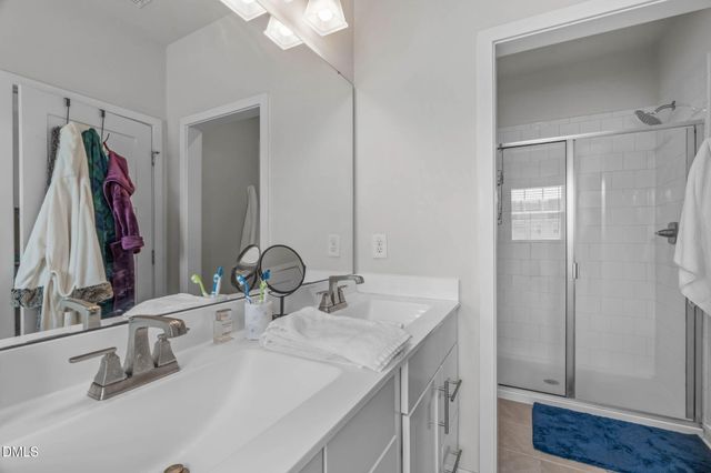 1092 Ambergate Station, Apex, NC 27502