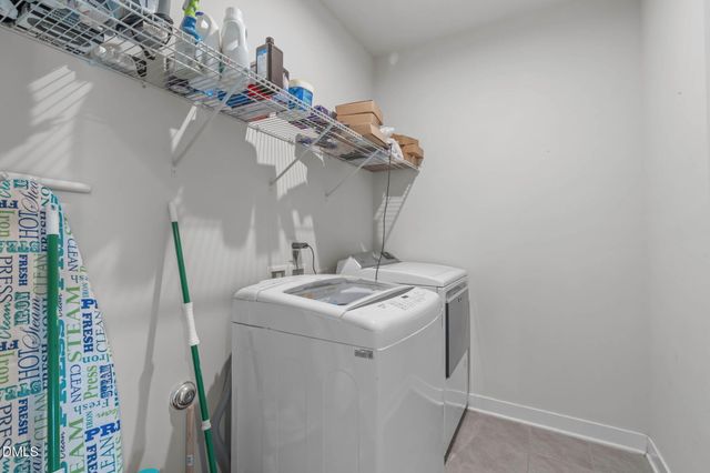 1092 Ambergate Station, Apex, NC 27502