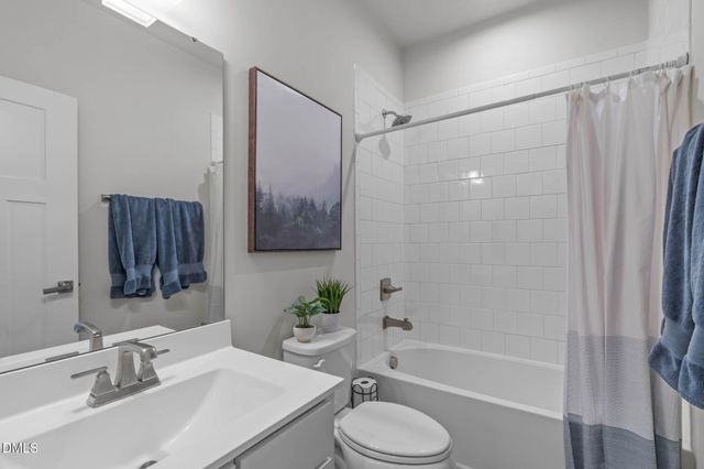 1092 Ambergate Station, Apex, NC 27502