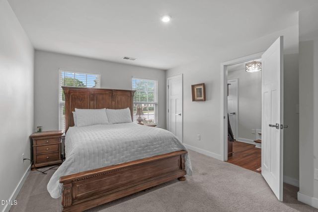 1092 Ambergate Station, Apex, NC 27502