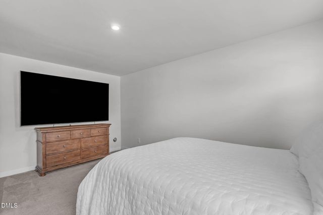 1092 Ambergate Station, Apex, NC 27502