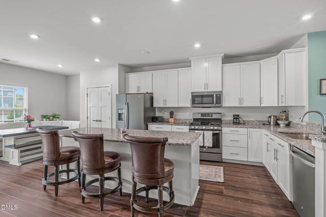 1092 Ambergate Station, Apex, NC 27502