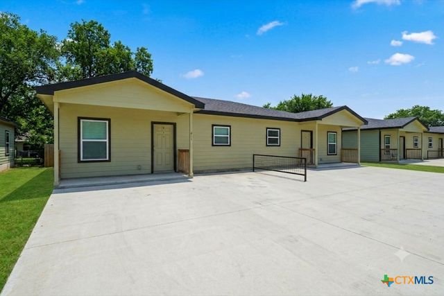 611 E Martindale Street A & B, Seguin, TX 78155