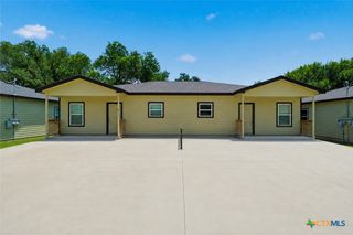 611 E Martindale Street A & B, Seguin, TX 78155