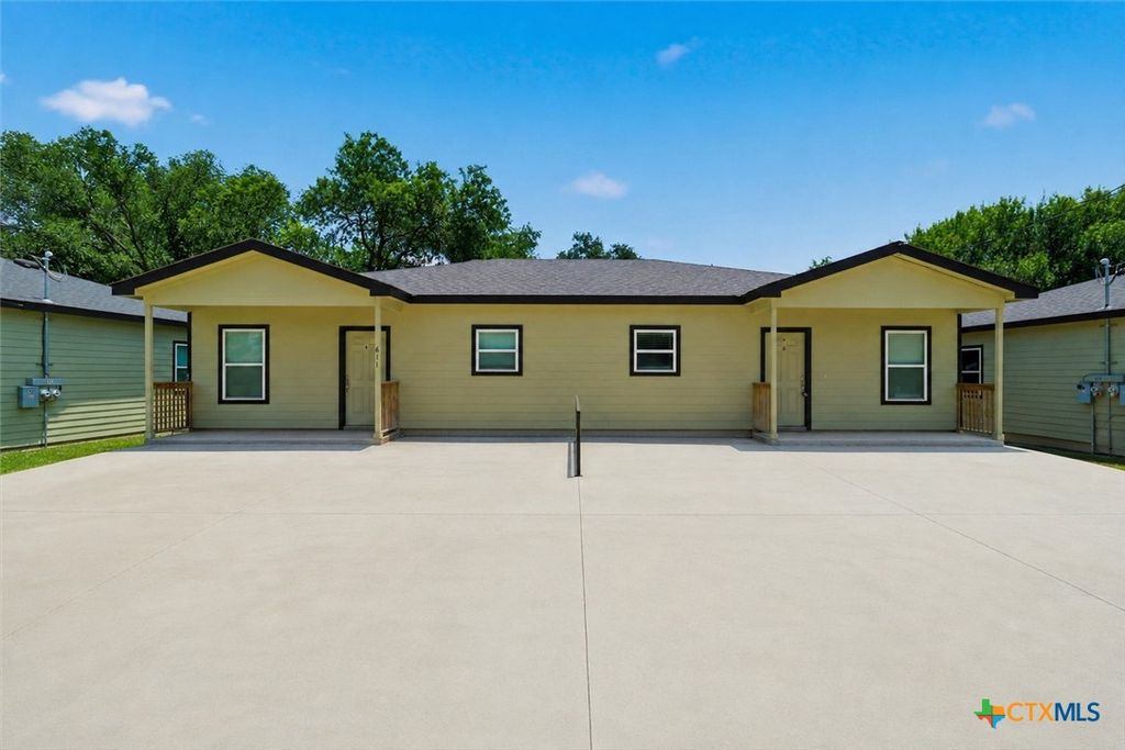 611 E Martindale Street A & B, Seguin, TX 78155