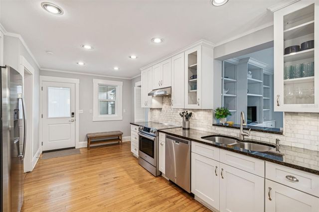 2527 W WATROUS AVENUE, Tampa, FL 33629