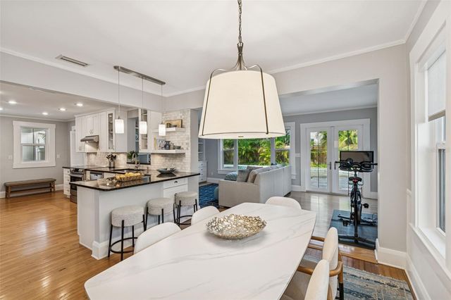 2527 W WATROUS AVENUE, Tampa, FL 33629