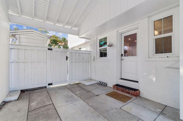 2527 W WATROUS AVENUE, Tampa, FL 33629