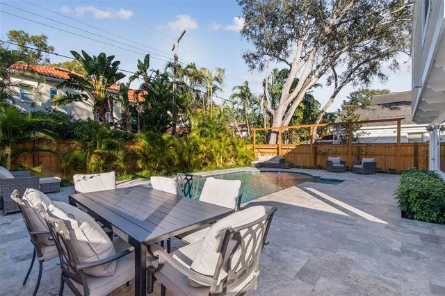 2527 W WATROUS AVENUE, Tampa, FL 33629