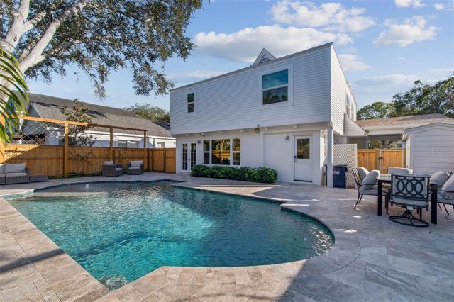 2527 W WATROUS AVENUE, Tampa, FL 33629