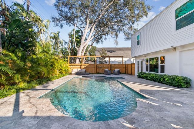 2527 W WATROUS AVENUE, Tampa, FL 33629