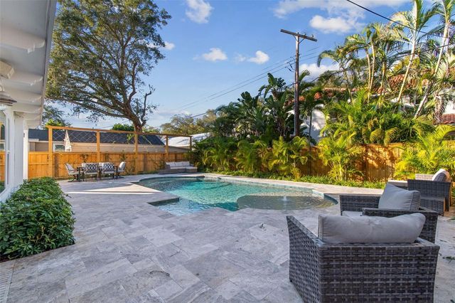 2527 W WATROUS AVENUE, Tampa, FL 33629