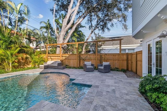 2527 W WATROUS AVENUE, Tampa, FL 33629