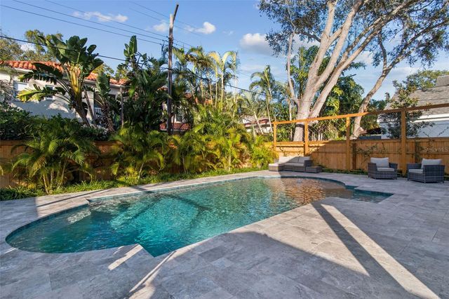 2527 W WATROUS AVENUE, Tampa, FL 33629