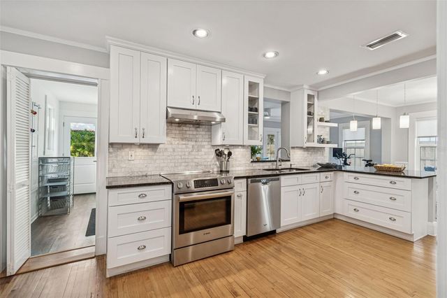 2527 W WATROUS AVENUE, Tampa, FL 33629