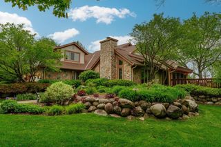 N19W22081 Fox View COURT #2B, Waukesha, WI 53186