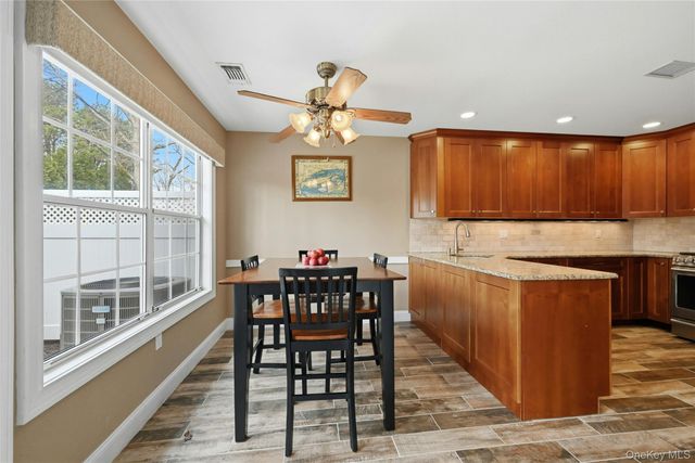 233 Glen Drive 233, Ridge, NY 11961