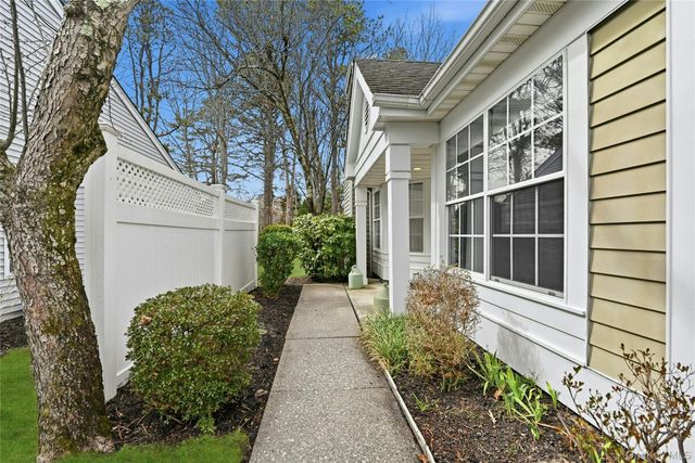 233 Glen Drive 233, Ridge, NY 11961