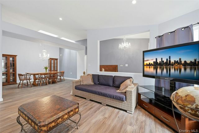 233 Glen Drive 233, Ridge, NY 11961