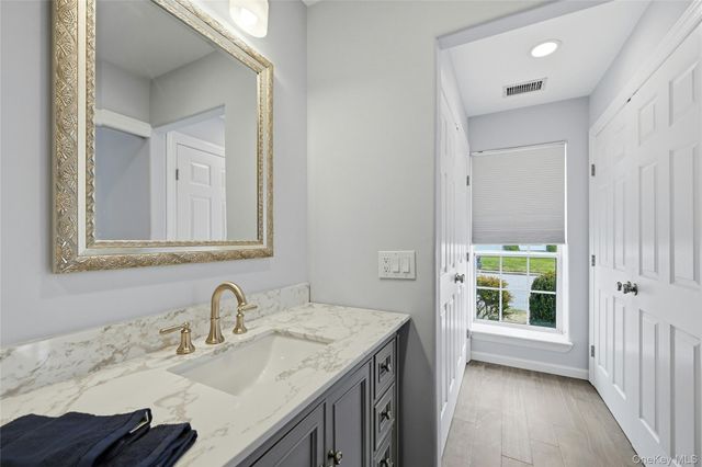 233 Glen Drive 233, Ridge, NY 11961