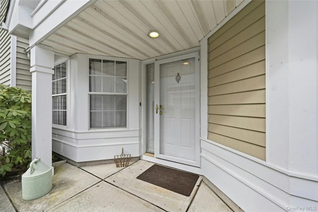 233 Glen Drive 233, Ridge, NY 11961