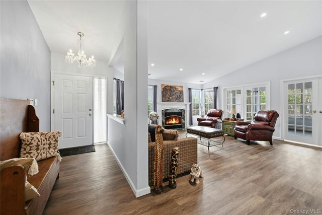 233 Glen Drive 233, Ridge, NY 11961