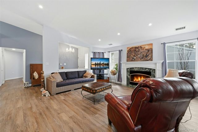 233 Glen Drive 233, Ridge, NY 11961