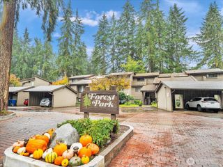 19123 Ballinger Way NE #304, Lake Forest Park, WA 98155