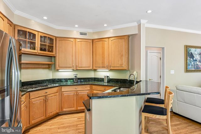 4014 DOGBERRY LN, Fairfax, VA 22033