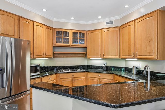 4014 DOGBERRY LN, Fairfax, VA 22033