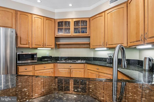 4014 DOGBERRY LN, Fairfax, VA 22033