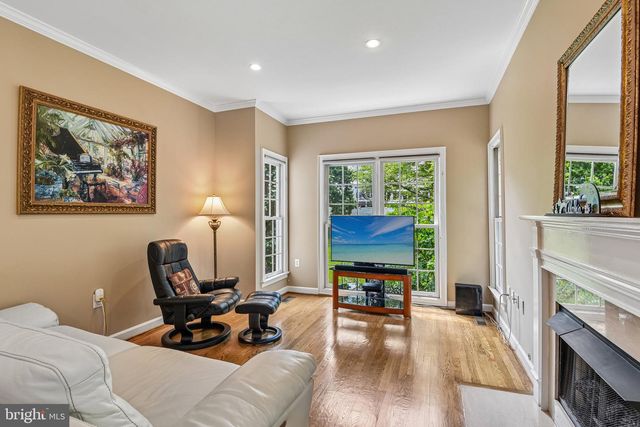 4014 DOGBERRY LN, Fairfax, VA 22033