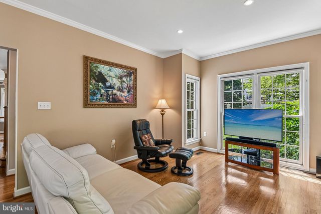 4014 DOGBERRY LN, Fairfax, VA 22033