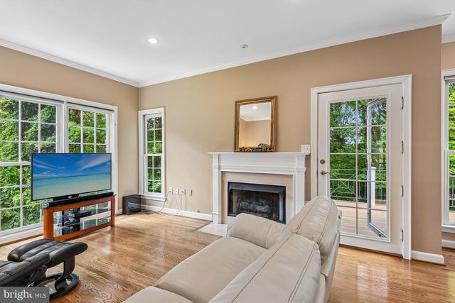 4014 DOGBERRY LN, Fairfax, VA 22033